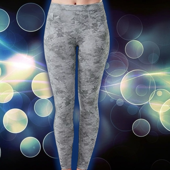 Spanx ‘Ankle Jean-ish Leggings’ in Gray “Stone Wash Camo” Size Medium - Picture 3 of 16
